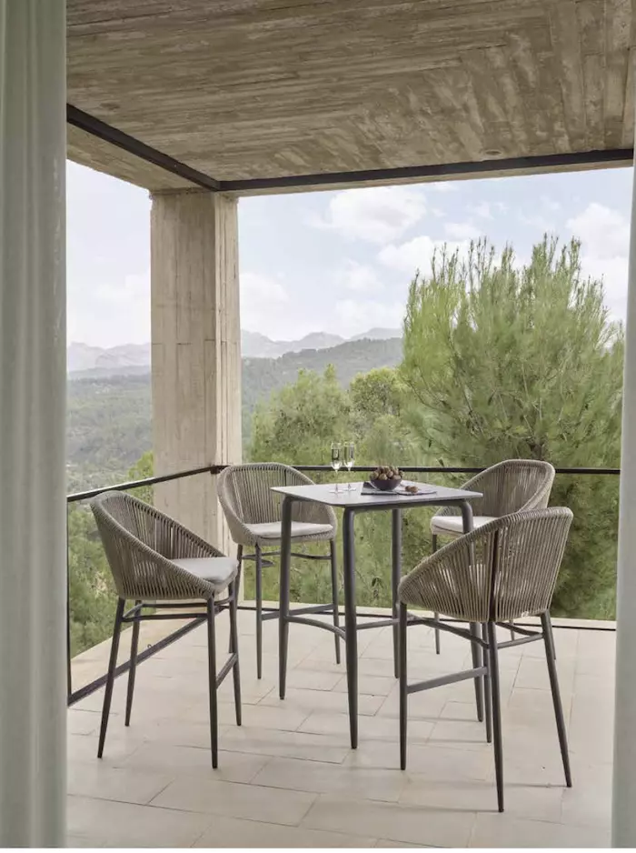 Bar table haute en céramique avec tabourets(RODON 24180.02/2)