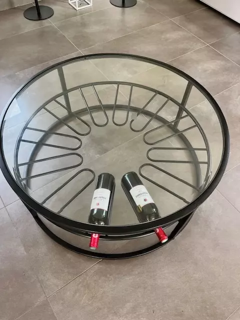 Table basse et range-bouteilles 2-en-1